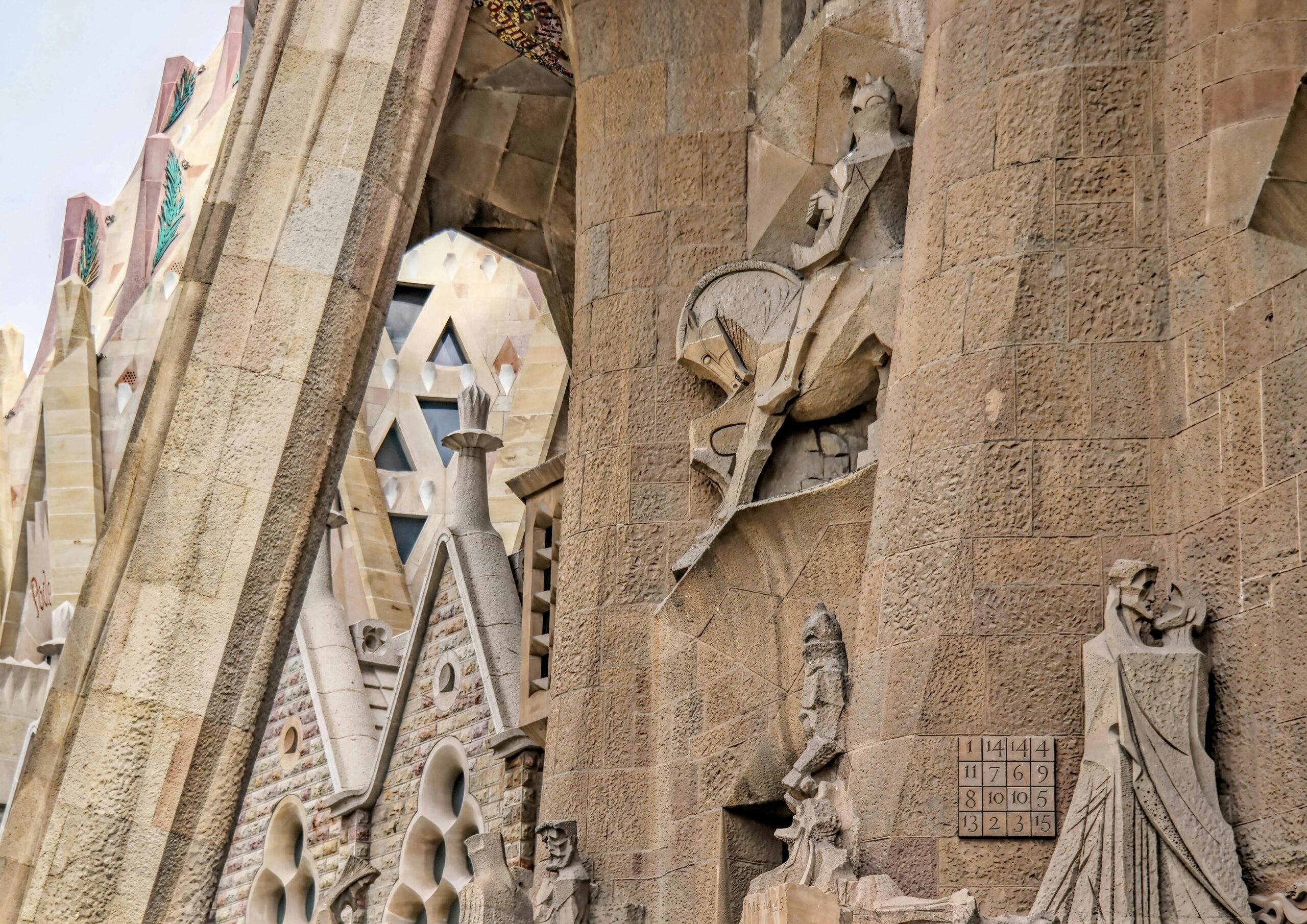 Statuen An Der Wand