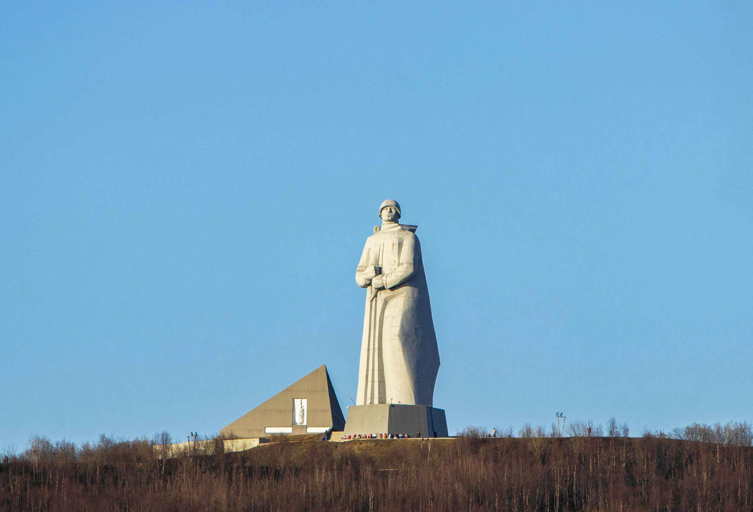 Majestätisches Aljoscha Denkmal Unter Klarem Himmel